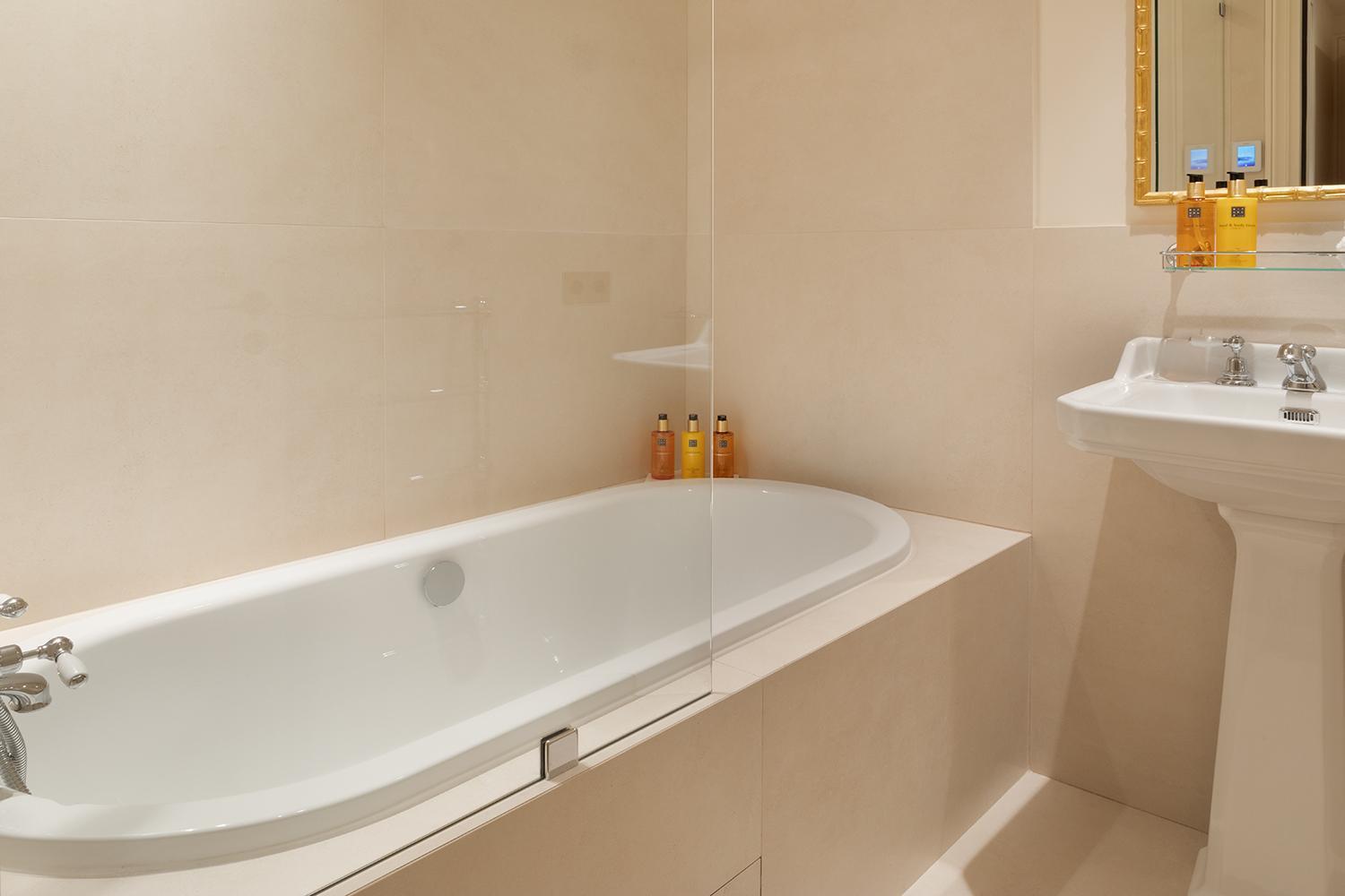 Pick A Flat'S Apartements With Services In Louvre - Rue Des Halles Paris Bagian luar foto