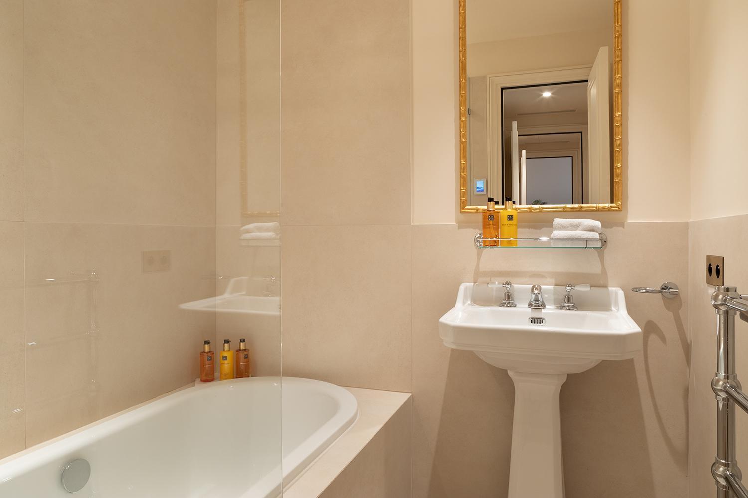 Pick A Flat'S Apartements With Services In Louvre - Rue Des Halles Paris Bagian luar foto